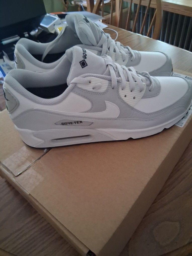 NIKE AIR MAX 90 GORE TEX EDITION MEN'S SIZE 11.5 BRAND NEW