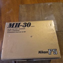 MH-30 BATTERY CHARGER FOUR NIKON F5 CAMERAS