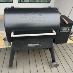 Traeger Iron Wood 885