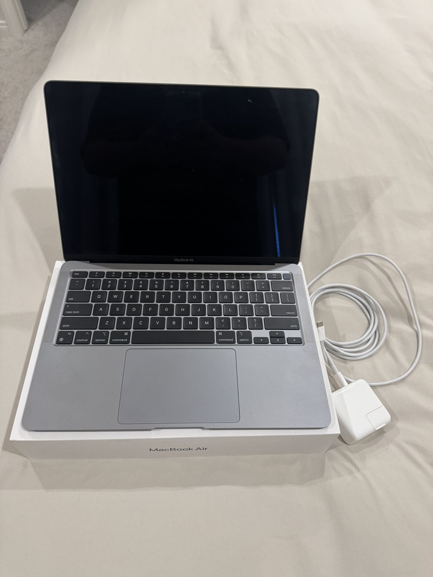 2020 Apple MacBook Air A2337 M1 8C-CPU 7C-GPU 8GB RAM 256GB SSD -