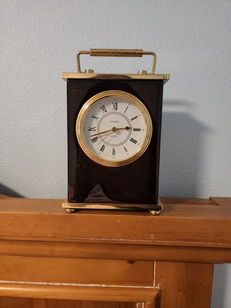 Linden Quartz Clock