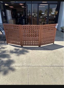 New 3 Panel Fence Screen Fence. Good for AC unit, Trash Can, Pool Equipment, Fallen Leaves. (Minor Detail). Brown