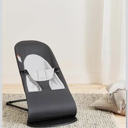 BabyBjörn Bouncer Balance Soft in Dark Gray/Gray.