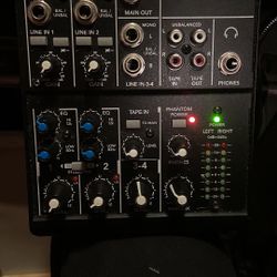 Mackie 4channel Analog Mixer