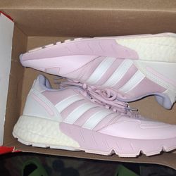 ADDIDAS BOOST  1K SNEAKERS  SIZE 7 WOMENS 