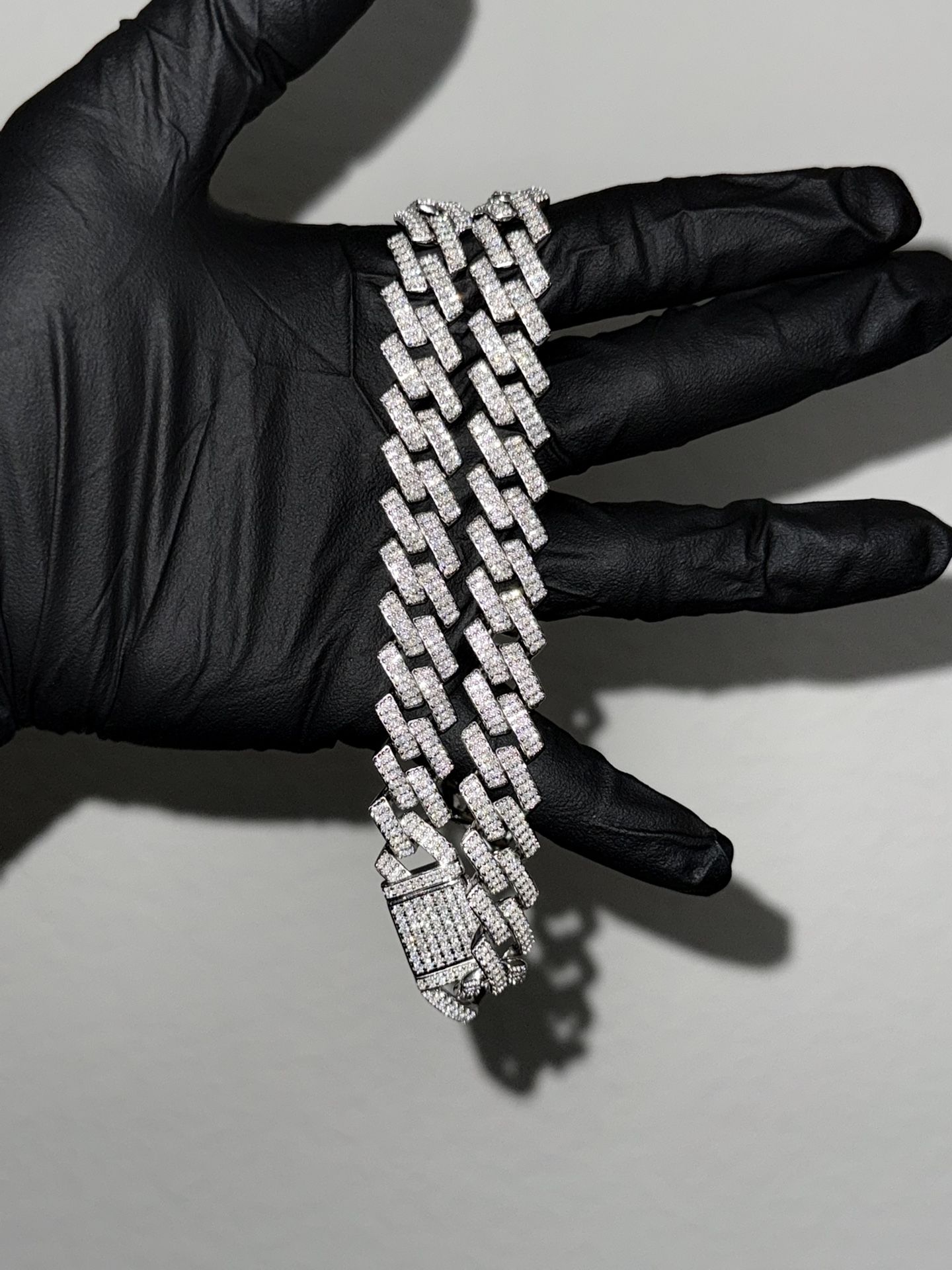 Iced Out VVS Cuban Link Chain 14mm 20inches