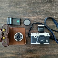 Olympus Pen F with Lens(17mm, 1:1:8)