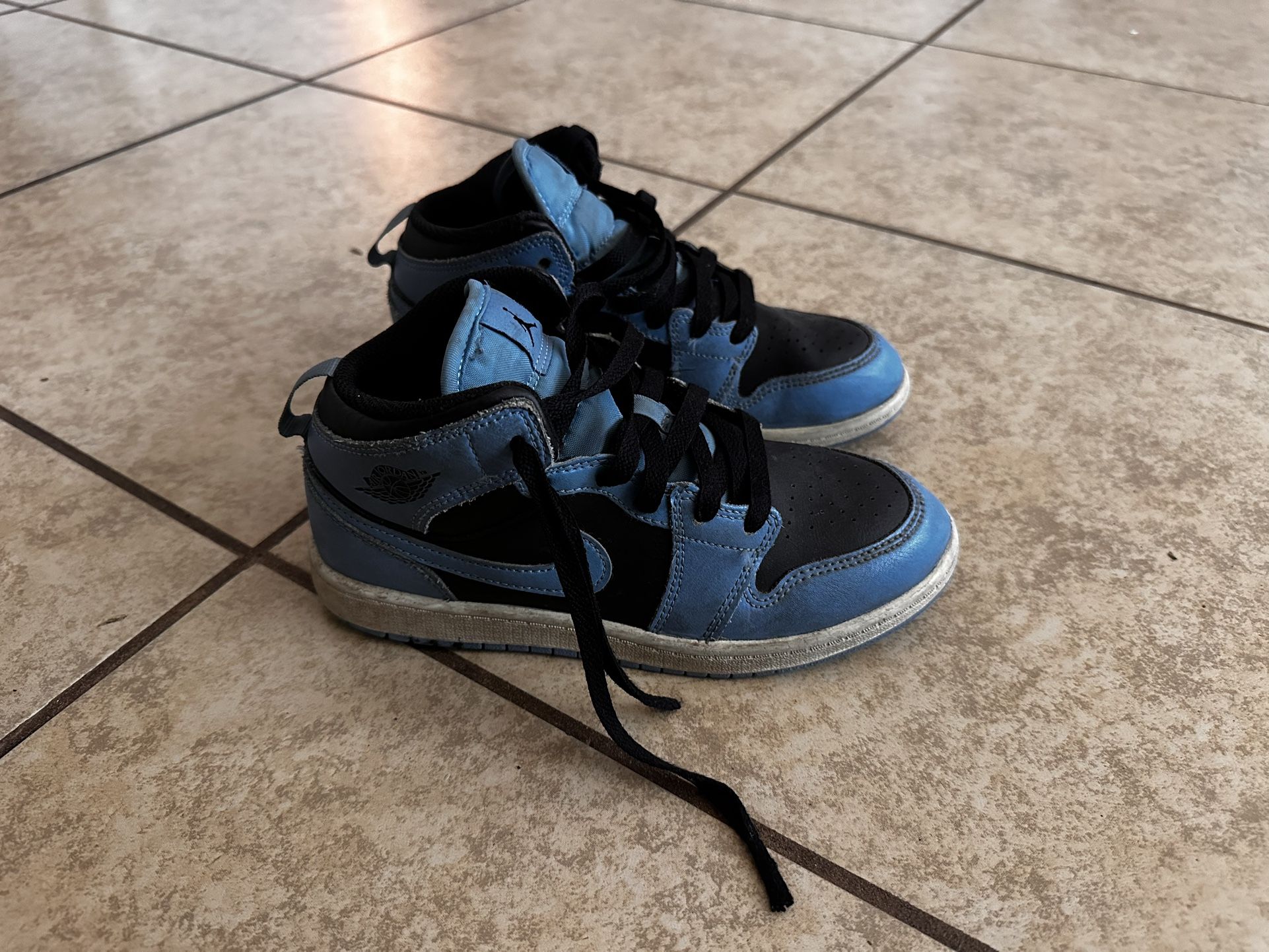 Kids Air Jordan 1. Size 3y