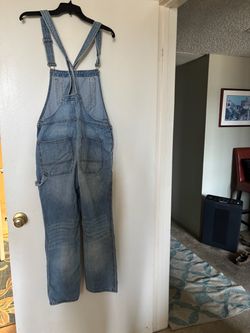 Size 27 to 28 overalls￼