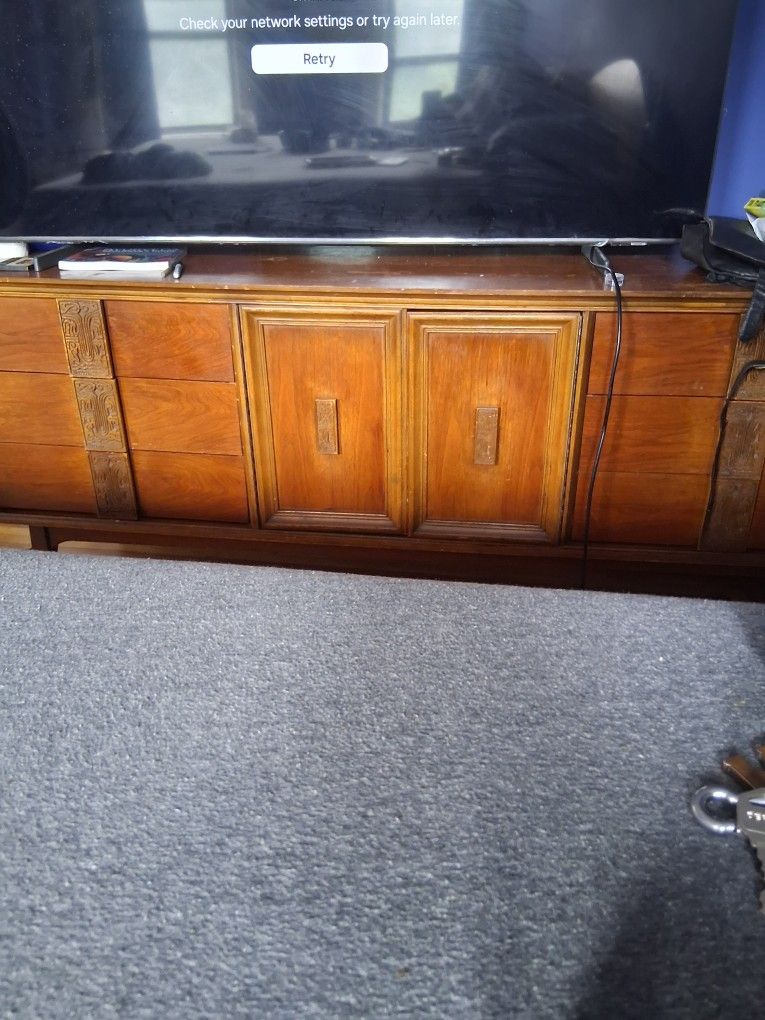 Dresser With Mirror