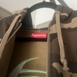 Supreme hooded zip up (Large) NEW & Unused 