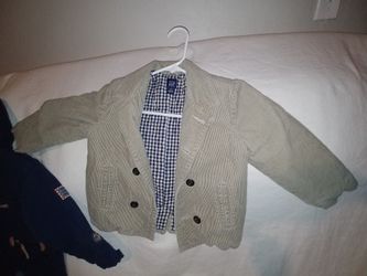 Only GAP TAN COAT LEFT- FALL-WINTER COATS/JACKET- *size 4T BOYS -