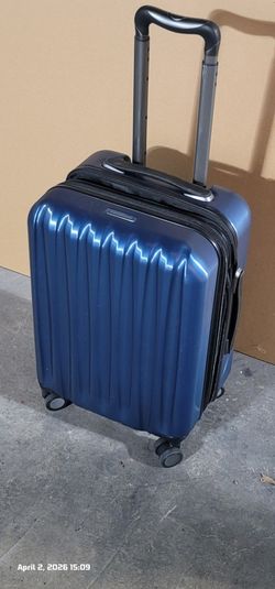 Ricardo Carry-On Luggage – Hard Shell Spinner (Excellent Condition) $50 Obo