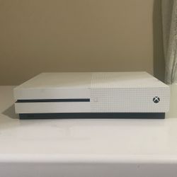 Xbox One S  (PLUS CONTROLLER)