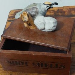 COFRE ANTIGUO DE MADERA CON AZA DE ANIMAL