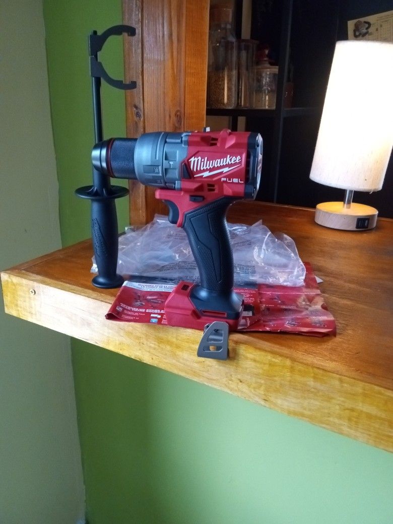 Milwaukee. 18 V New Fuel. Hammer Drill. 2 Speed. 1/2". Brushless. W/. Handle