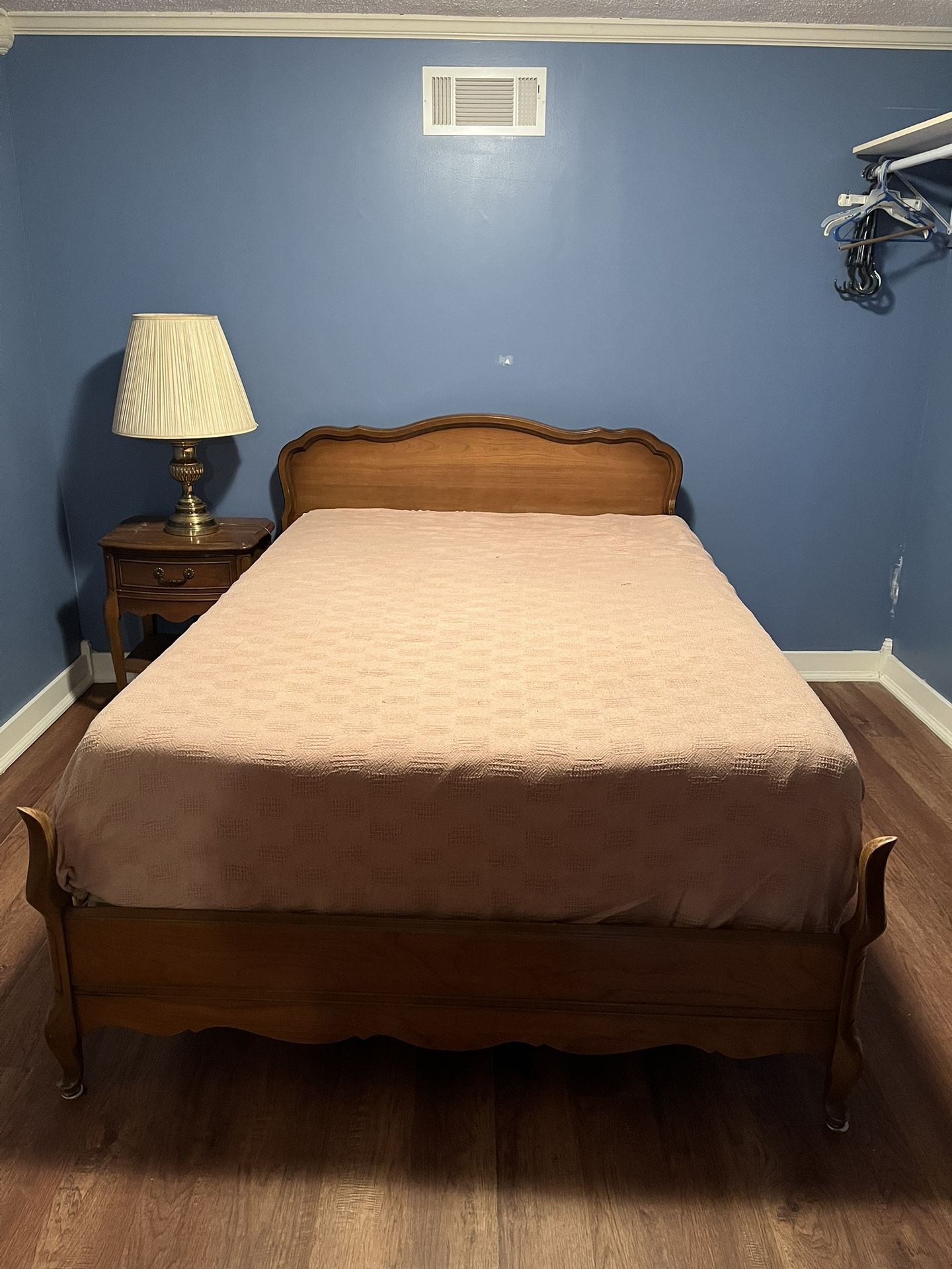 Basset Furniture Vintage Full Sized Bedroom Suite