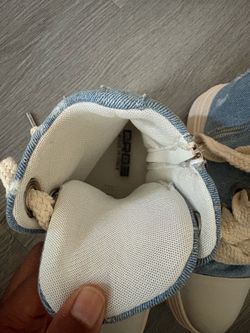 Fly luxury sneaker