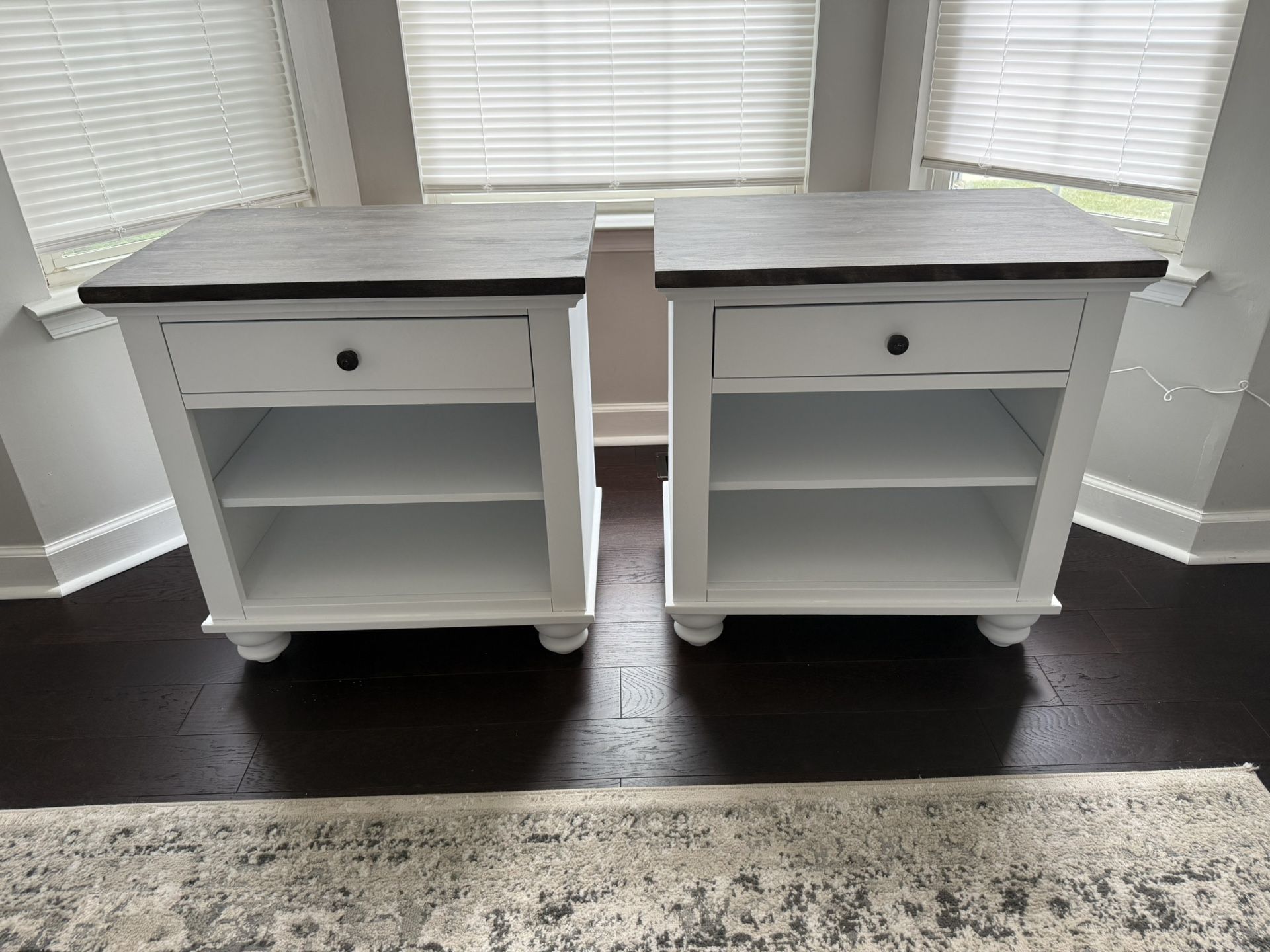 Nightstand/end tables
