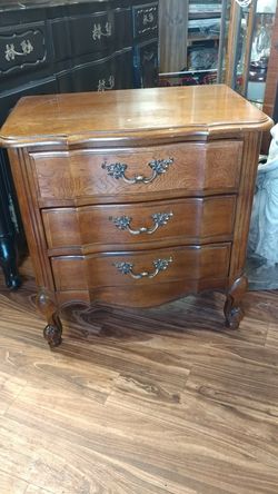 3-drawer chest nightstand end side table Thomasville 24 1/2"L x15"W x 25"H