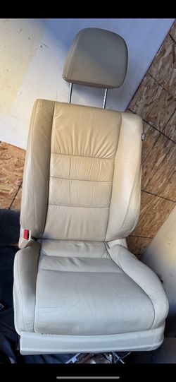 Leather front tan seats left and right really clean !!! Fits 08-12 Honda Accord 