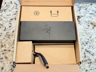 Thunderbolt 4 TB4 Razer Chroma Dock