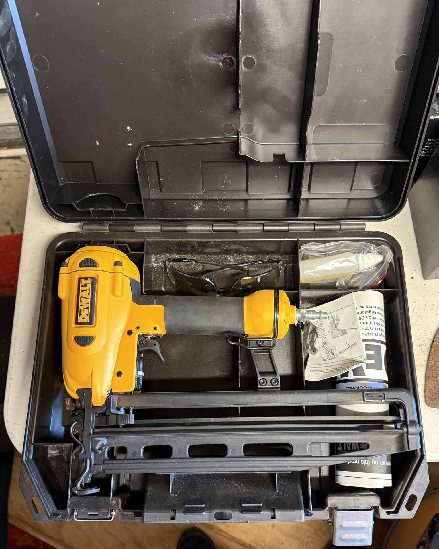 Dewalt 16GA straight finish nail gun pneumatic