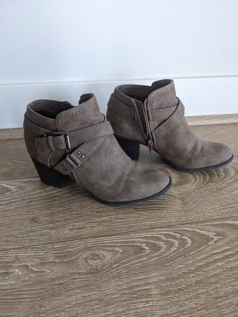 Ankle Booties With Low Heel Size 6.5
