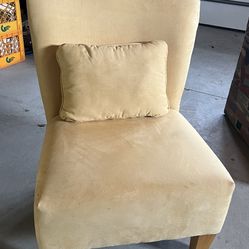 Armless chair