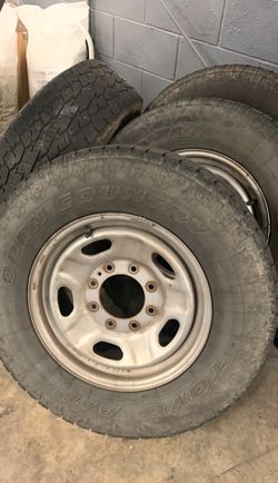 2013 Ford F-350 wheels and tires