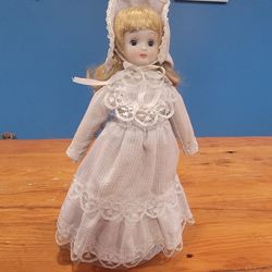 12" Porcelain Doll With Blonde Hair, Ivory Bonnet & Dress ~ Metal Stand Included