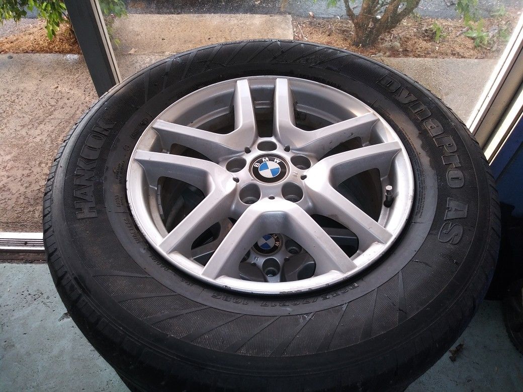 BMW X5 17 inch rims (4) 235/70/17 Michelin tires