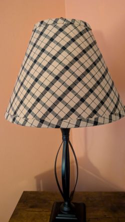 Lamp with country shade