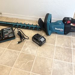 Makita XGT 40V max Brushless Cordless 24 in. Hedge Trimmer Kit (4.0Ah)