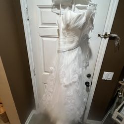  White Demetrios Wedding Dress W/ Vale Size 4 Great Shape  Cleaned Ready to use. Pre owned in very good condition. The dress has two straps. Zipper ba