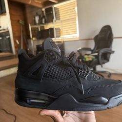 Black Cat Jordan 4