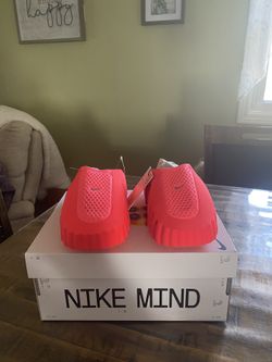 NIKE MIND 001 SOLAR RED WOMANS SIZE 8 MENS SIZE 7