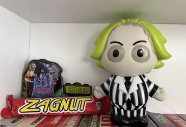 New 6” Emoteglow Talking Beetlejuice & Beetlejuice and Lydia Bouquet Plush