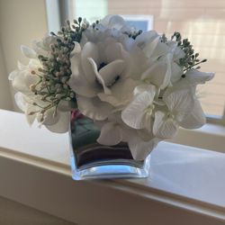 Lovely Square Vase With Silk Flowers