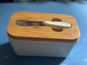Butter storage container
