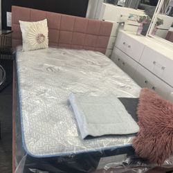 Bedroom Set Full ..Special Price 🤩