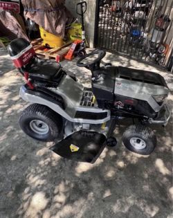 Murray MT200 42 in. 19.0 HP 540cc EX1900 Series Briggs and Stratton Engine Automatic Gas Riding Lawn