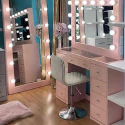 Glam Make Up Vanity