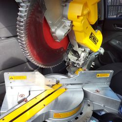 Dewalt 779 Mitter Saw 12"inch Like New Cut Perfect 