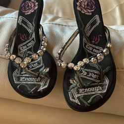 Women’s Shoes  ( Beverly Feldman )