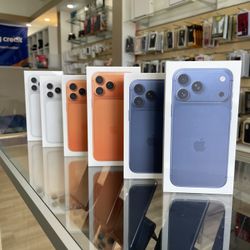 iPhones 17 Pro Max And 17 Pro Available In All Colors For Financing! Unlocked Brand New Inside Box! $10 To $99 Down Payment! 