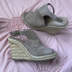 Universal thread women’s wedge size 8