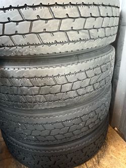 295/75/22.5 traction Michelin recaps