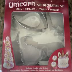 New In Box - 5 Piece Unicorn Decorating Set For Cakes, etc.