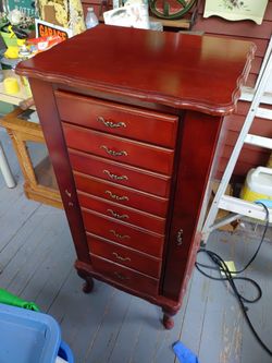 Jewelry box